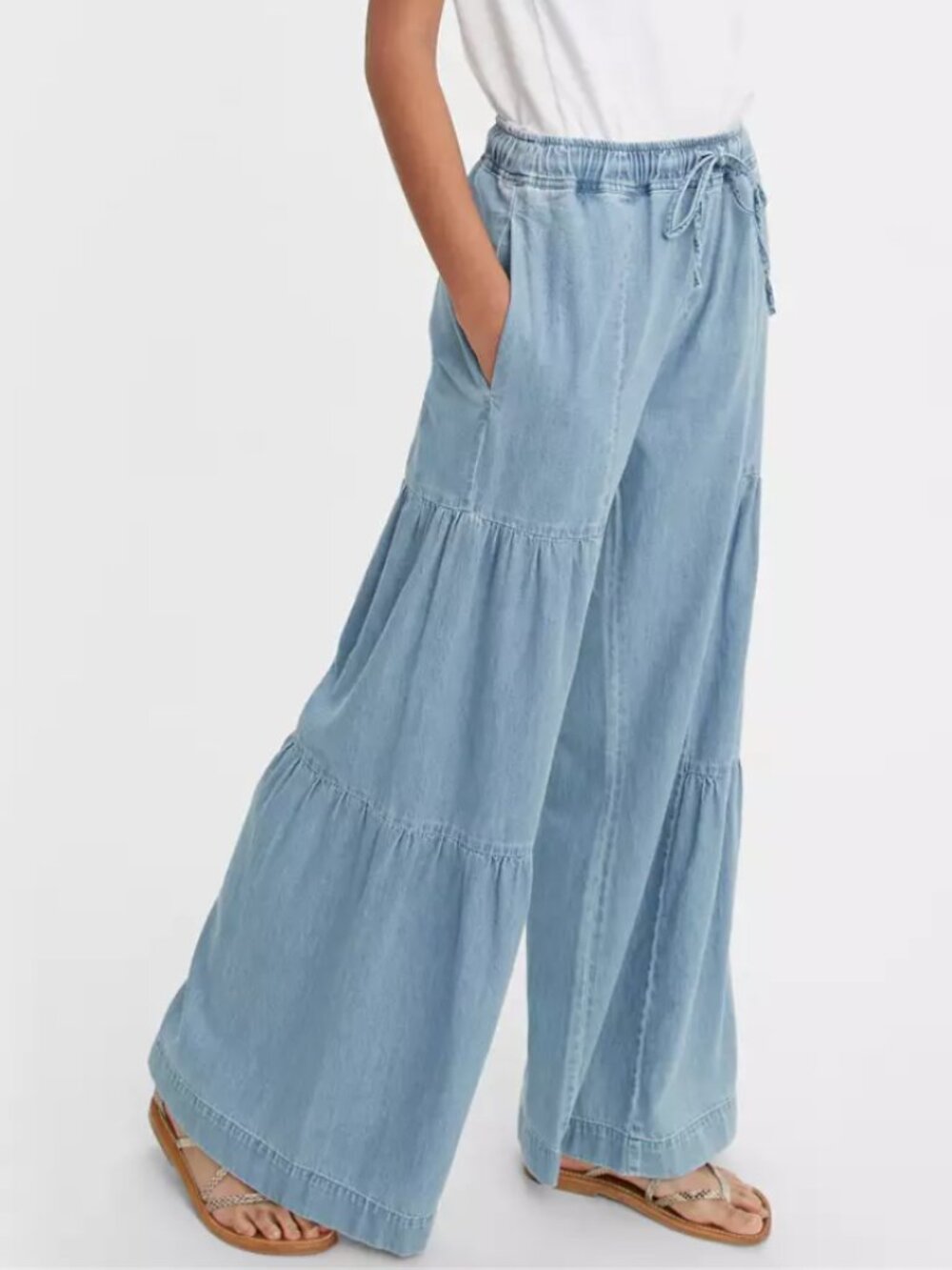 Levi’s Moroccan Jogger Pants Tiered Wide Flared Leg Denim Regular Fit Light Wash